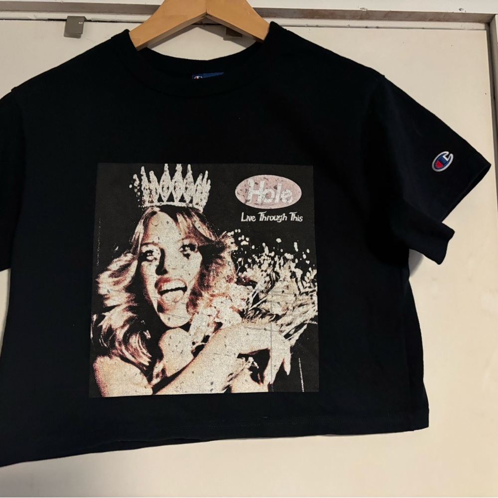 Hole Grapic Tee Champion crop top Courtney Love